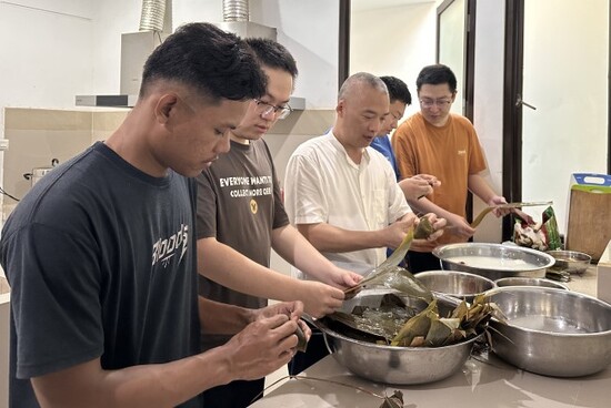包粽子.jpg